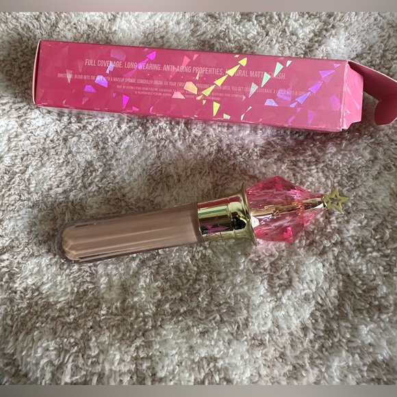 JEFFREE STAR COSMETICS
Magic Star Concealer - Picture 5 of 7